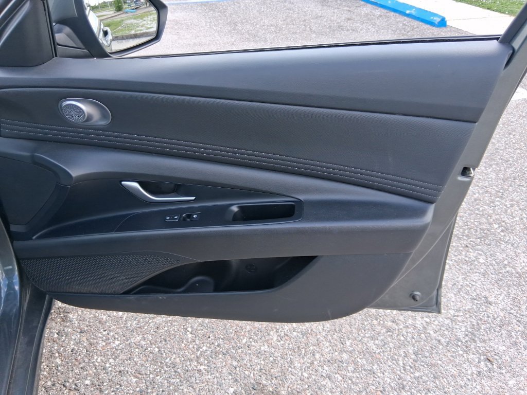 Used 2025 Hyundai Elantra SEL FWD image 16
