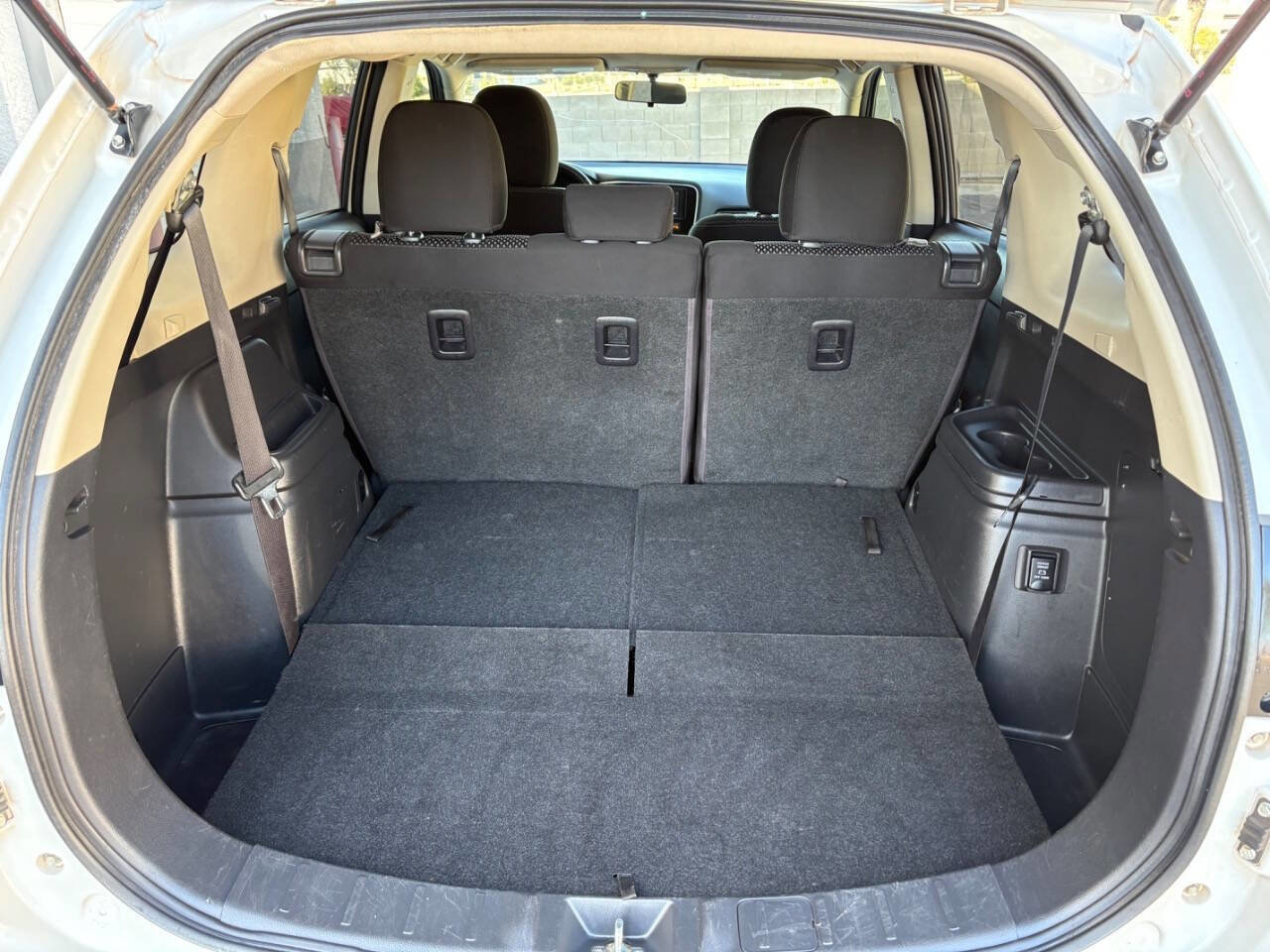 Used 2017 Mitsubishi Outlander ES image 27