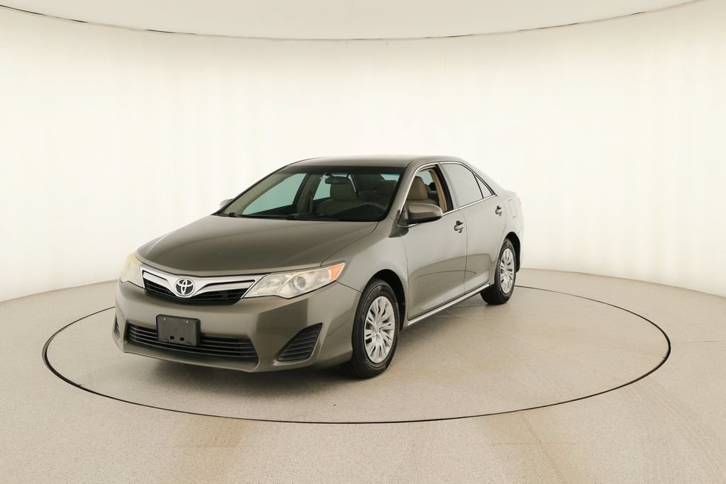 Used 2014 Toyota Camry LE FWD image 12