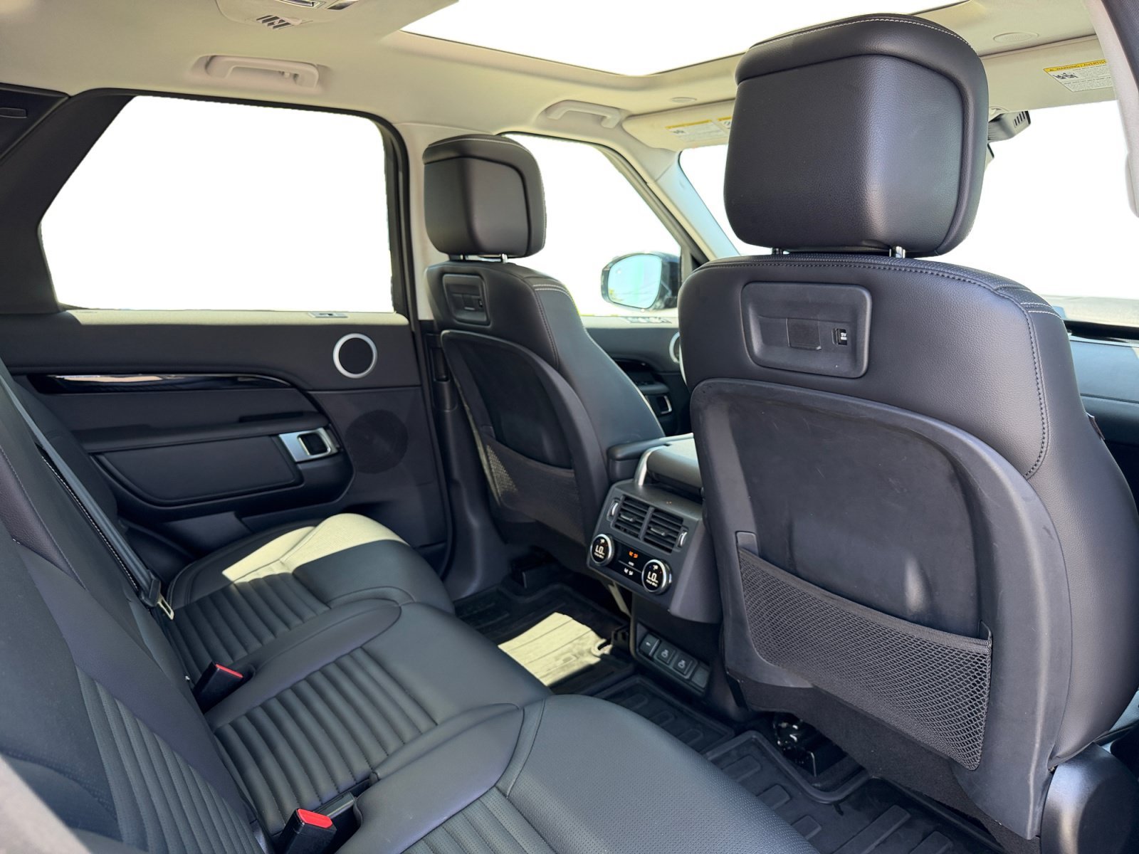 Used 2024 Land Rover Discovery S AWD/4WD image 20