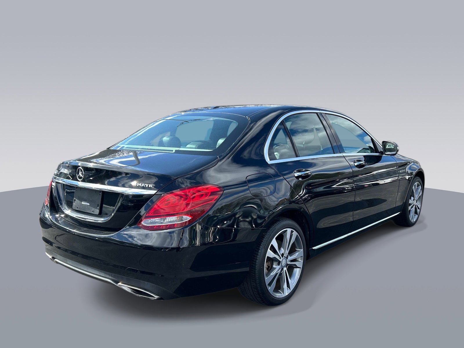 Used 2015 Mercedes-Benz C 300 4MATIC Sedan image 3