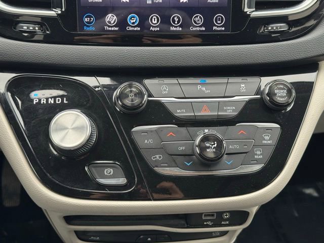 Used 2018 Chrysler Pacifica Touring-L Plus image 14