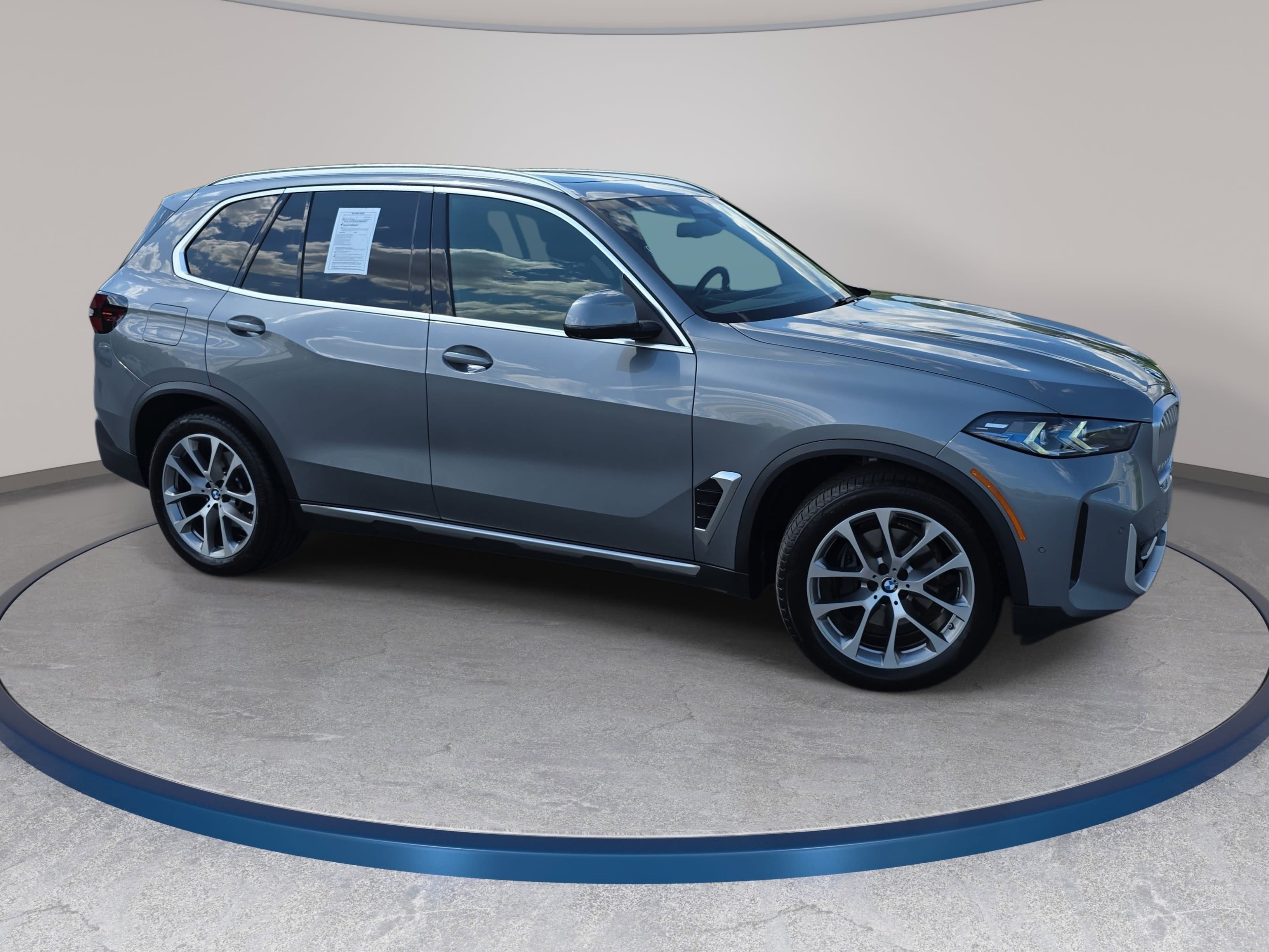 Used 2024 BMW X5 xDrive40i w/ Premium Package AWD/4WD image 3