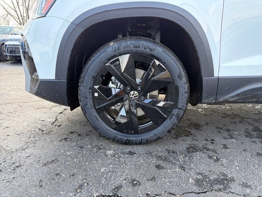 New 2026 Volkswagen Taos SE FWD image 29