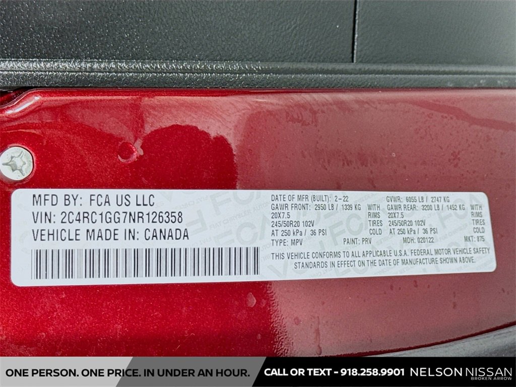 Used 2022 Chrysler Pacifica Limited w/ Uconnect Theater Family Group image 36