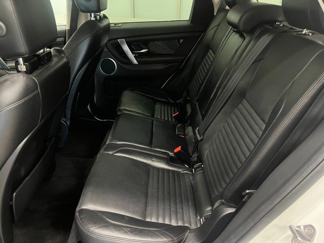 Used 2020 Land Rover Discovery Sport SE image 34