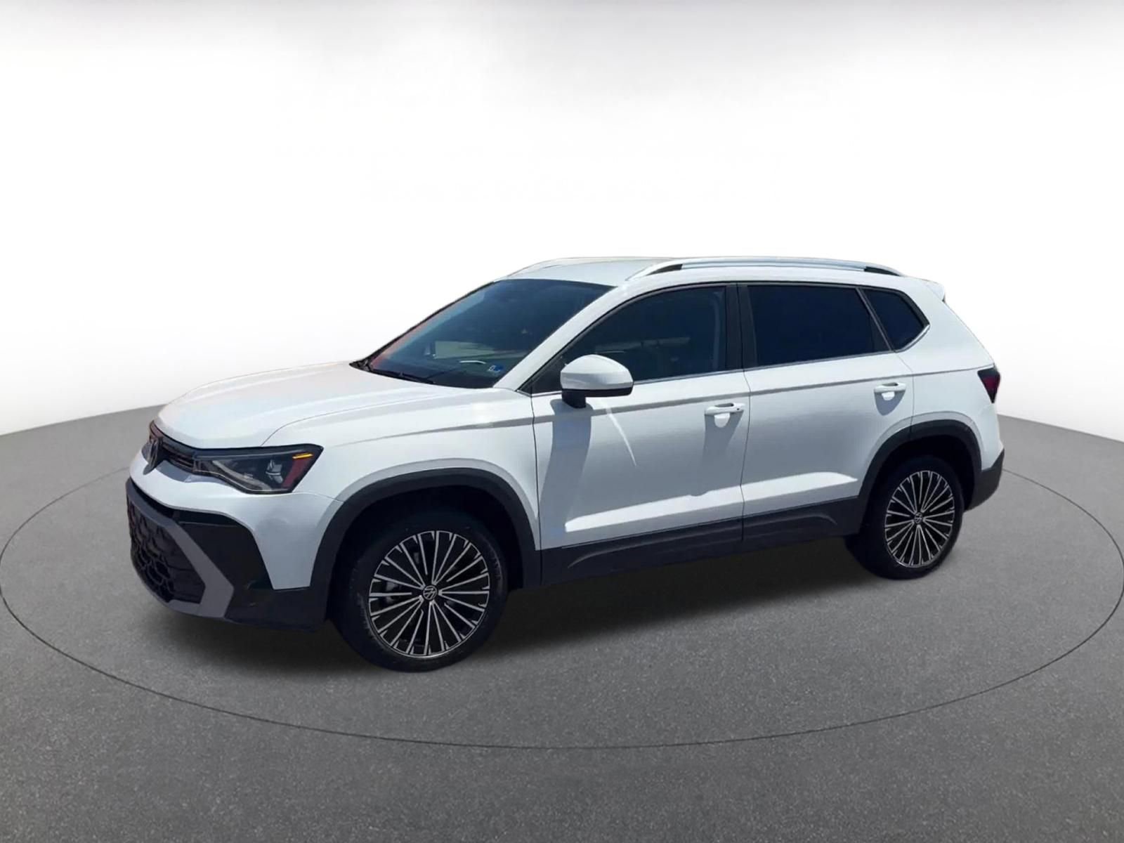 Used 2025 Volkswagen Taos SE FWD image 8