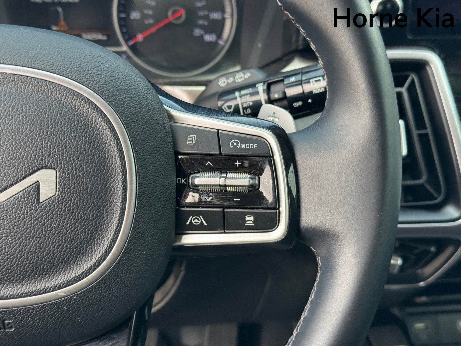 Certified 2022 Kia Sorento EX w/ Panoramic Sunroof Package image 18