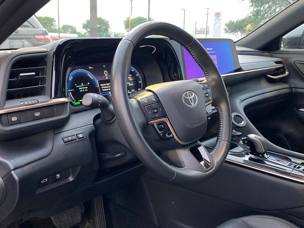 Certified 2025 Toyota Crown XLE image 8