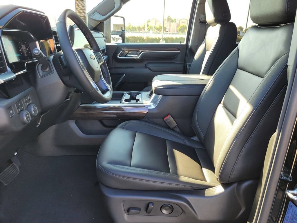 New 2026 Chevrolet Silverado 3500 LT w/ All Star Edition AWD/4WD image 10