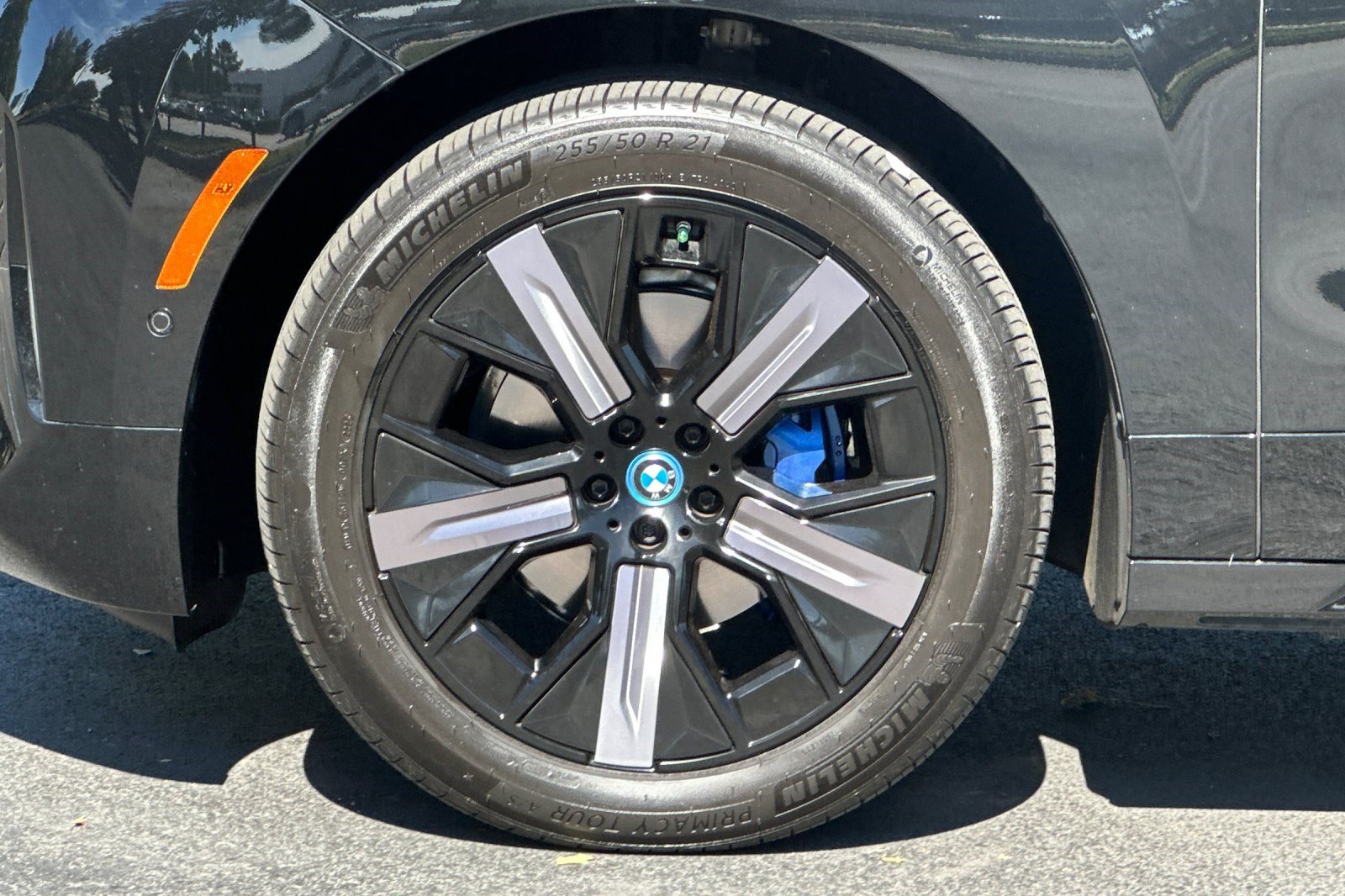 Certified 2024 BMW iX xDrive50 w/ Premium Package AWD/4WD image 39