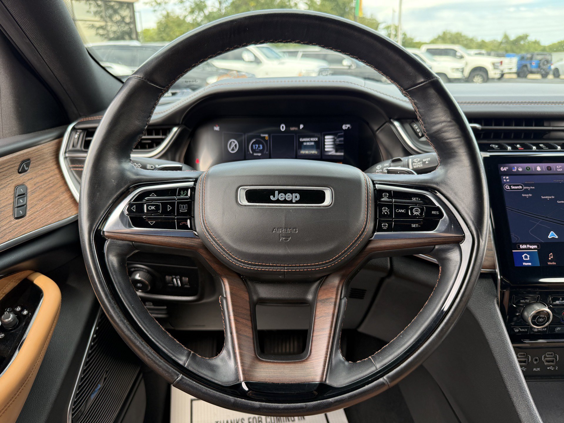 Used 2021 Jeep Grand Cherokee L Summit w/ Luxury Tech Group V AWD/4WD image 21