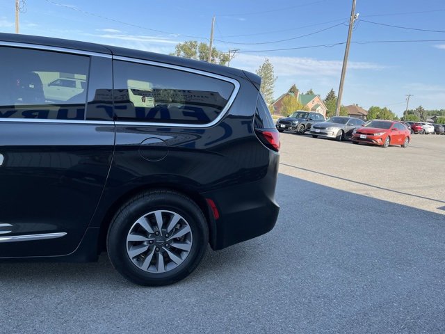 Used 2023 Chrysler Pacifica Limited image 6