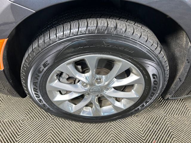 Used 2022 Chrysler Pacifica Touring-L AWD/4WD image 11