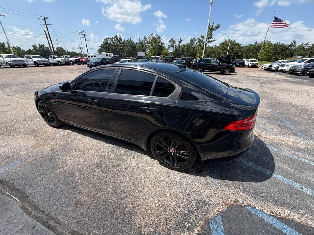Used 2017 Jaguar XE Premium RWD image 5