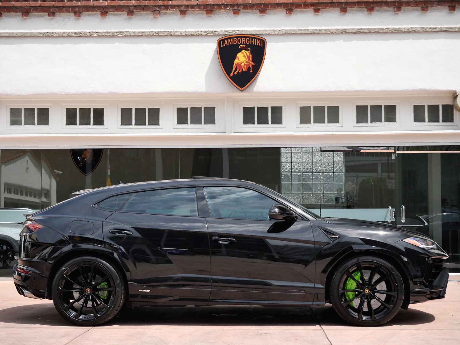 Used 2024 Lamborghini Urus S AWD/4WD image 2