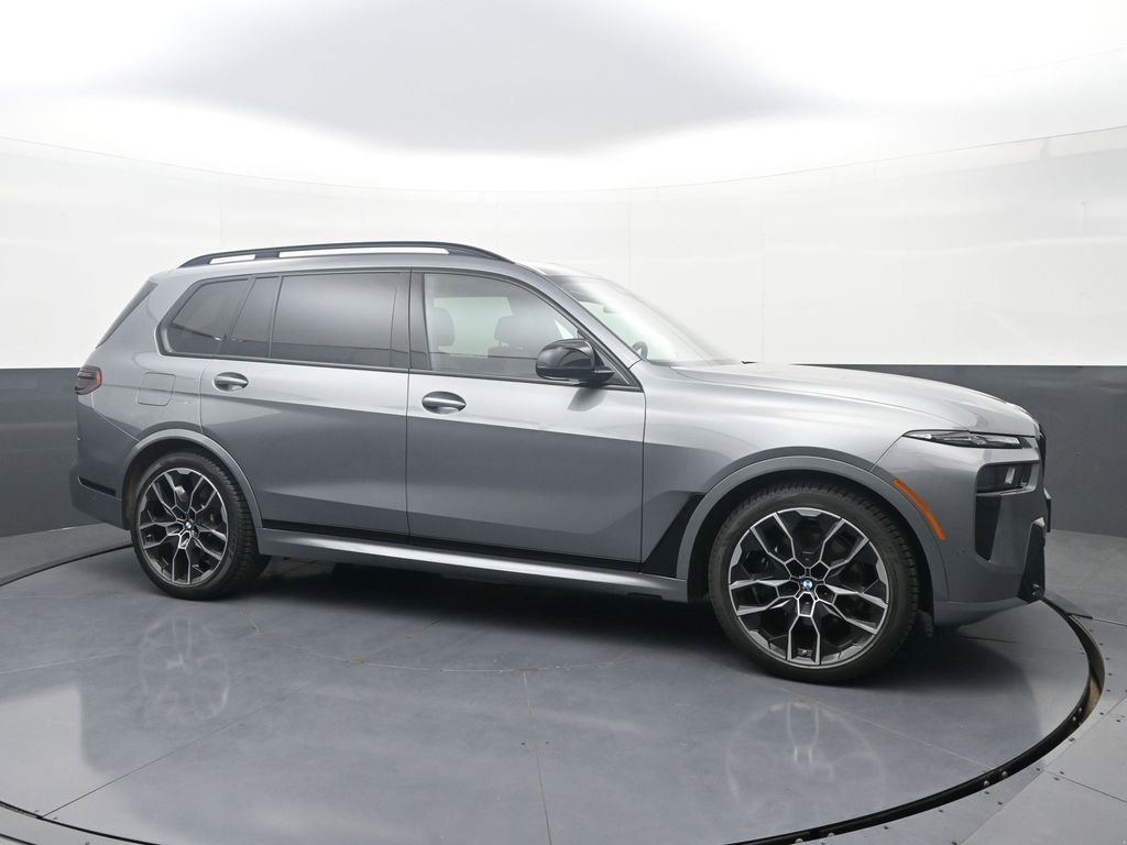 Used 2025 BMW X7 M60i w/ Executive Package image 3