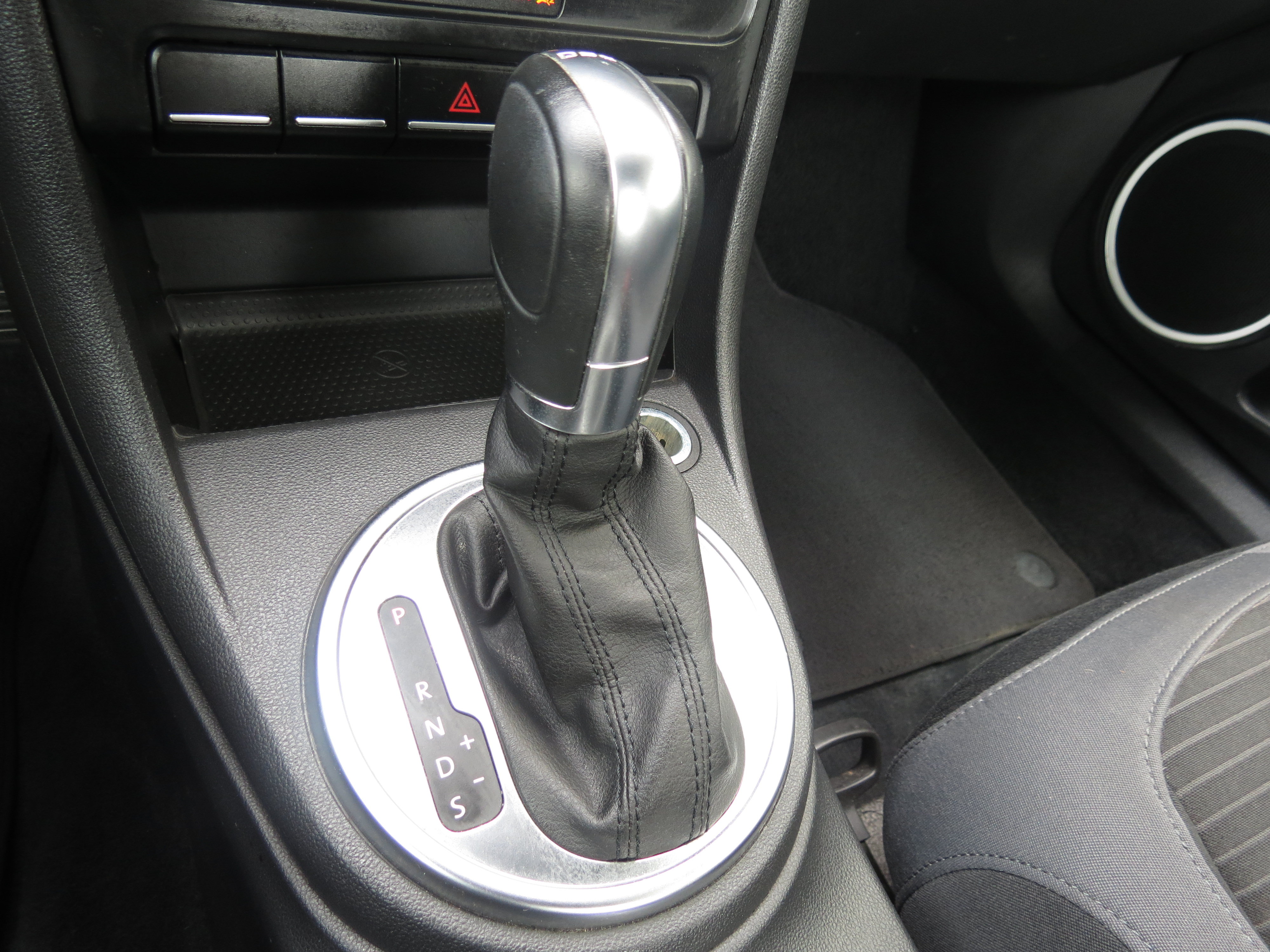 Used 2012 Volkswagen Beetle Turbo FWD image 20