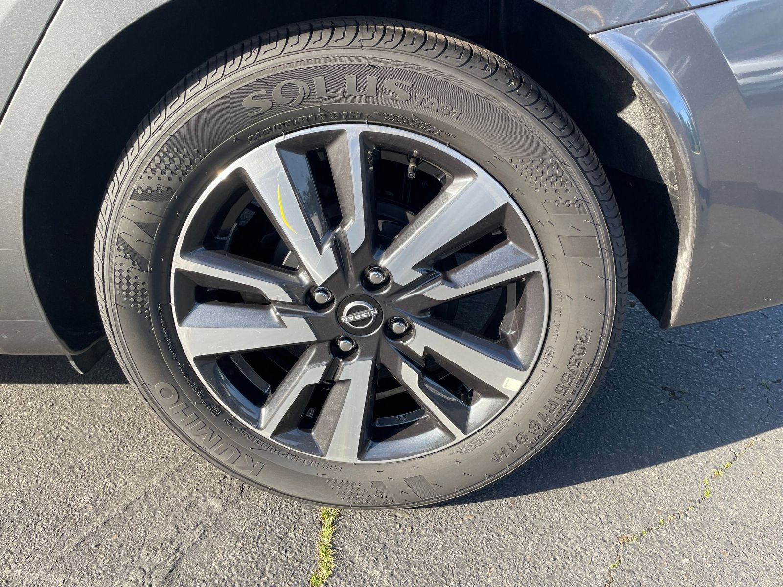 Used 2025 Nissan Versa SV image 28