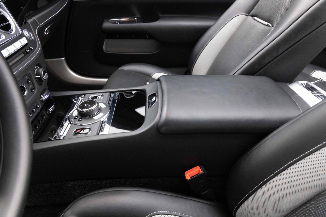 Used 2019 Rolls-Royce Dawn RWD image 28
