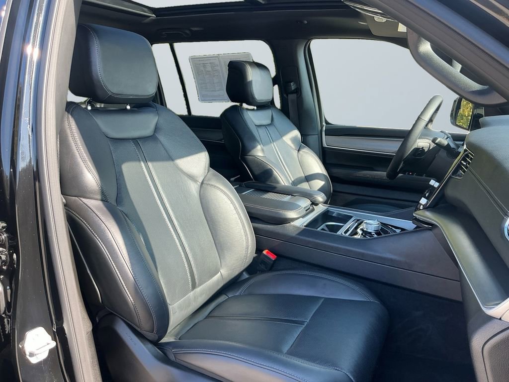 Used 2025 Jeep Wagoneer Series II w/ Premium Group I image 16