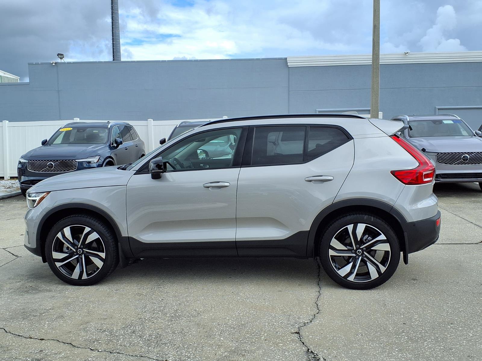 Certified 2025 Volvo XC40 B5 Ultra AWD/4WD image 4