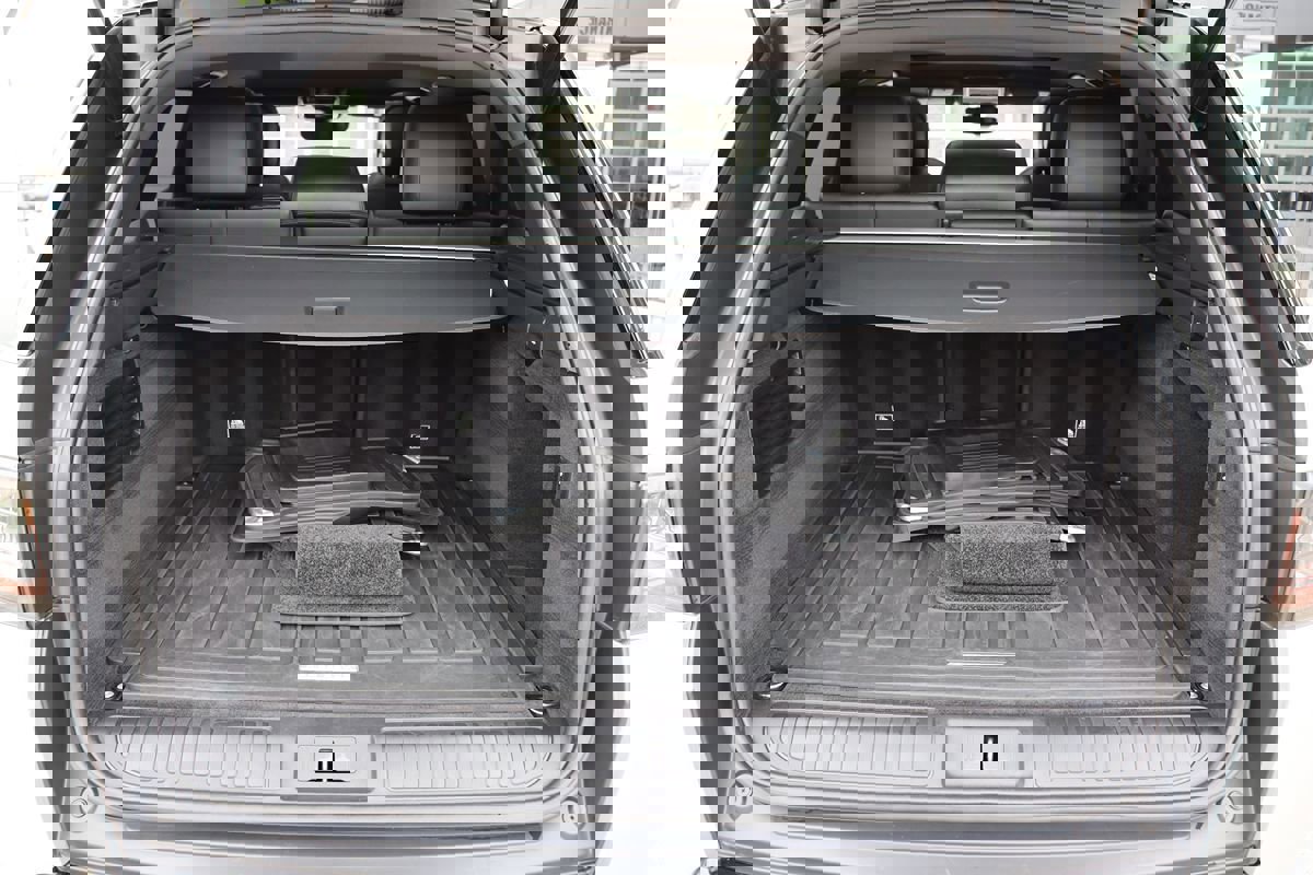 Used 2018 Land Rover Range Rover Sport HSE Dynamic image 40