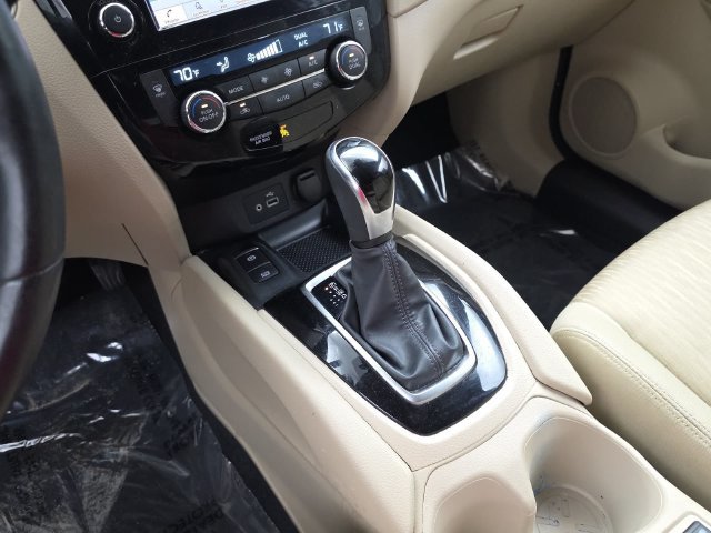 Used 2019 Nissan Rogue SV w/ Premium Package AWD/4WD image 25