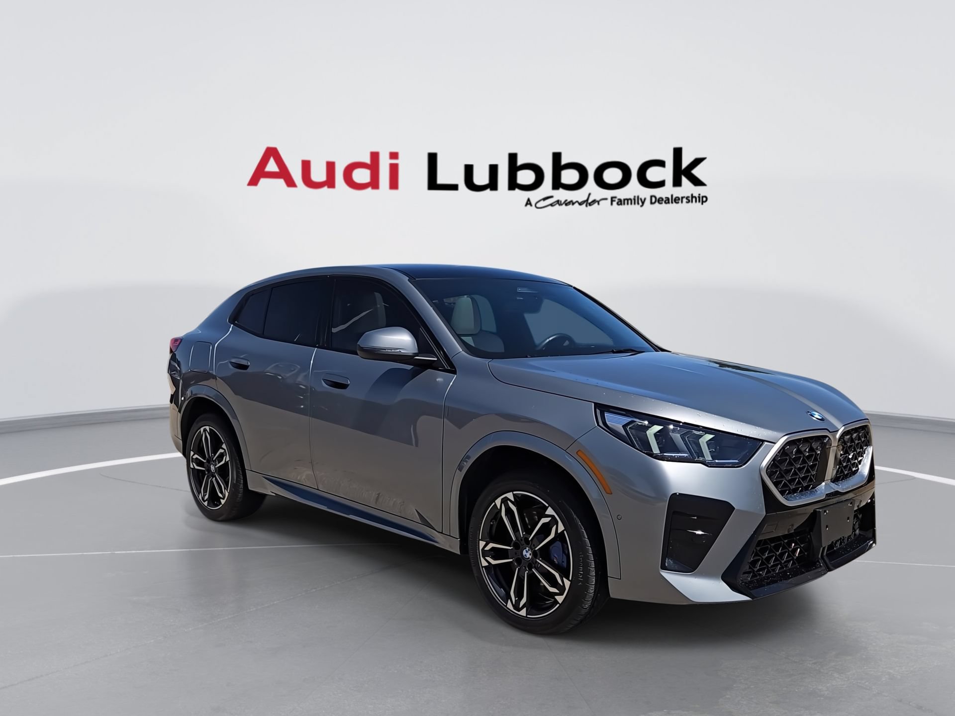 Used 2026 BMW X2 xDrive28i AWD/4WD image 2