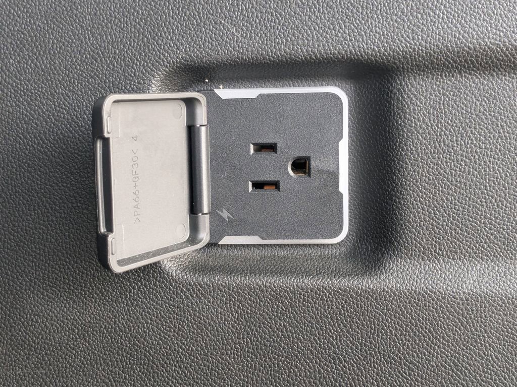 Certified 2025 Chevrolet Suburban Z71 AWD/4WD image 14