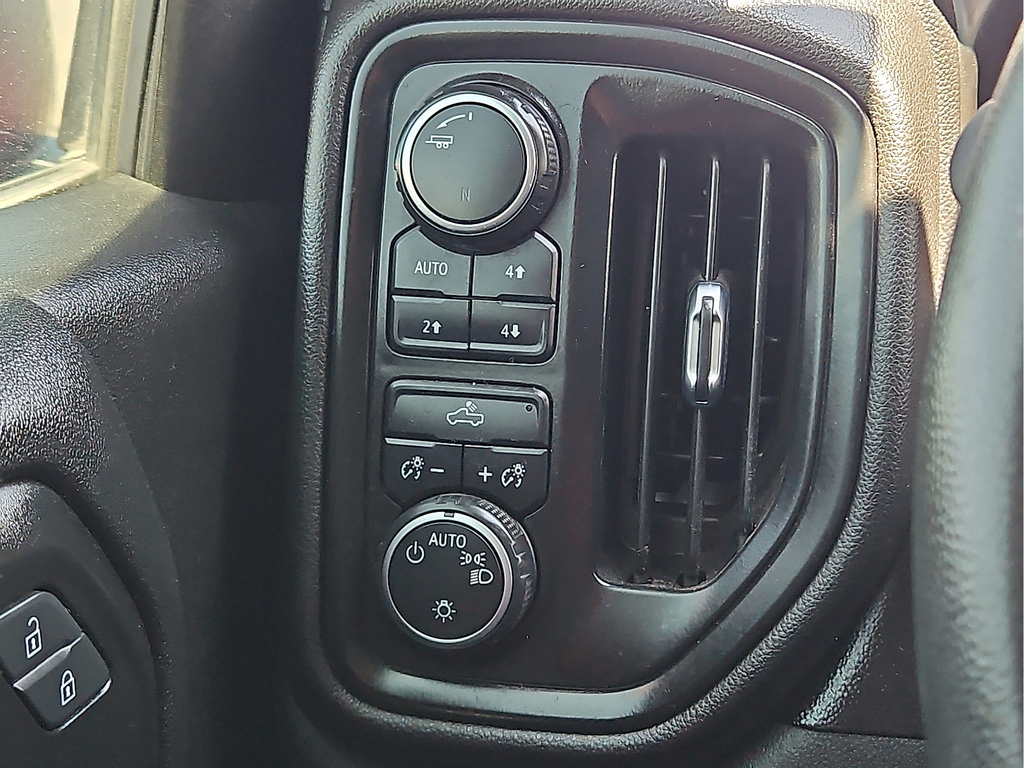 Used 2021 Chevrolet Silverado 1500 Custom Trail Boss AWD/4WD image 15