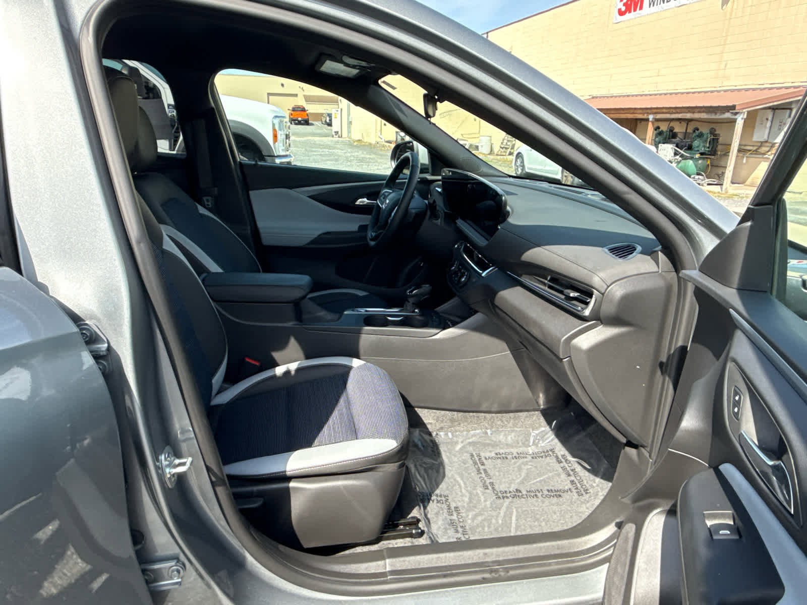 Used 2025 Buick Envista Sport Touring w/ Convenience I Package FWD image 19