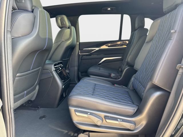 Certified 2025 Cadillac Escalade IQ Sport 1 w/ LPO, ONYX Package AWD/4WD image 11