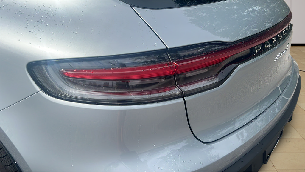 Certified 2025 Porsche Macan S AWD/4WD image 12