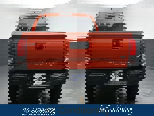 Used 2017 Toyota Tacoma TRD Off-Road w/ Tow Package (A/T) image 10