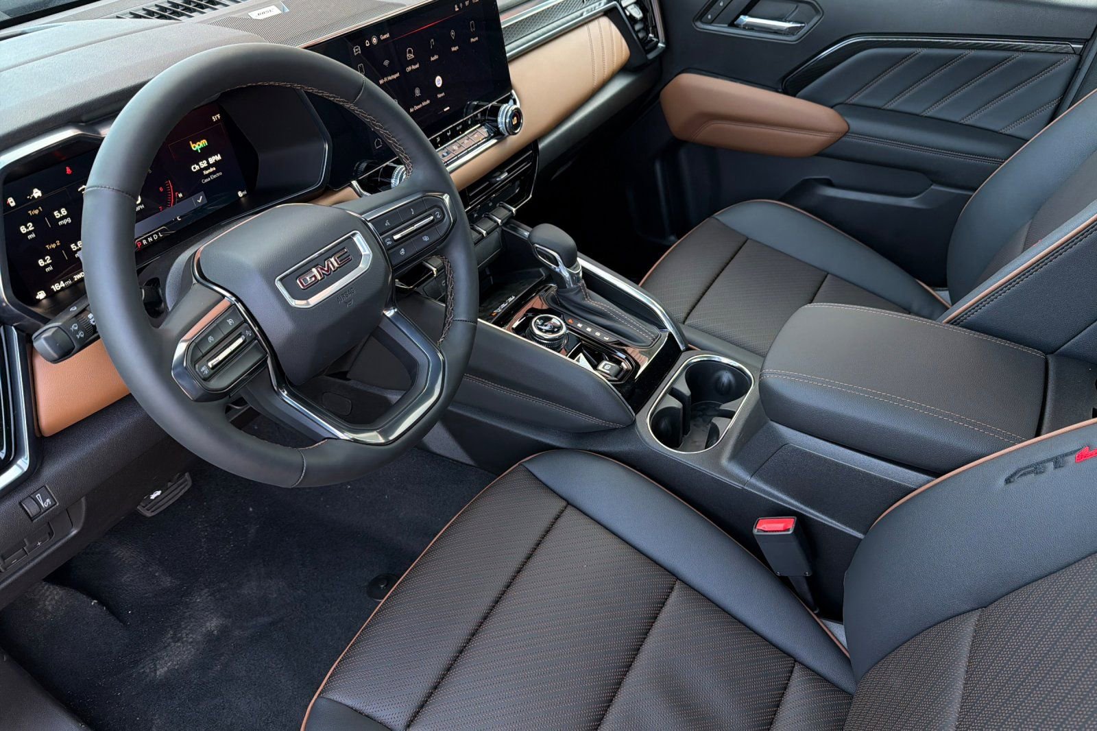 New 2026 GMC Canyon AT4 w/ Technology Plus Package AWD/4WD image 9