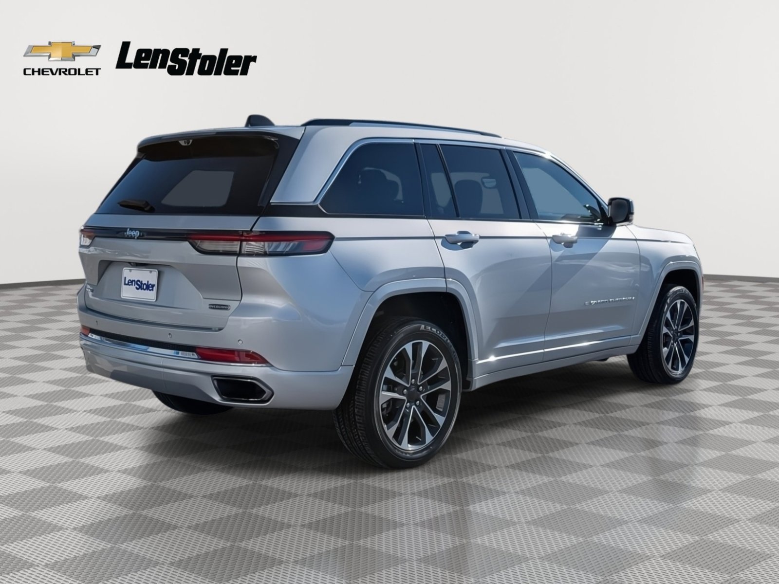 Used 2023 Jeep Grand Cherokee Overland w/ Advanced Protech Group III image 5
