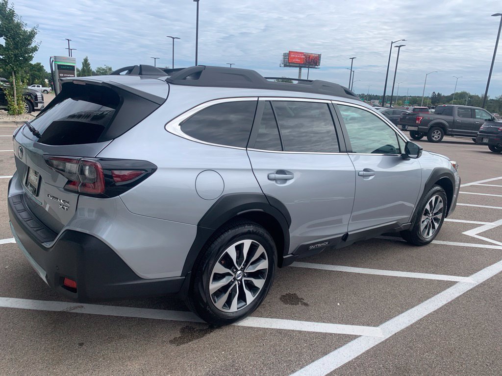 Used 2023 Subaru Outback Limited XT AWD/4WD image 6