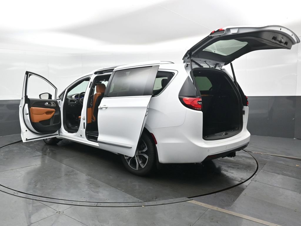 New 2026 Chrysler Pacifica Pinnacle w/ Trailer Tow Group AWD/4WD image 47