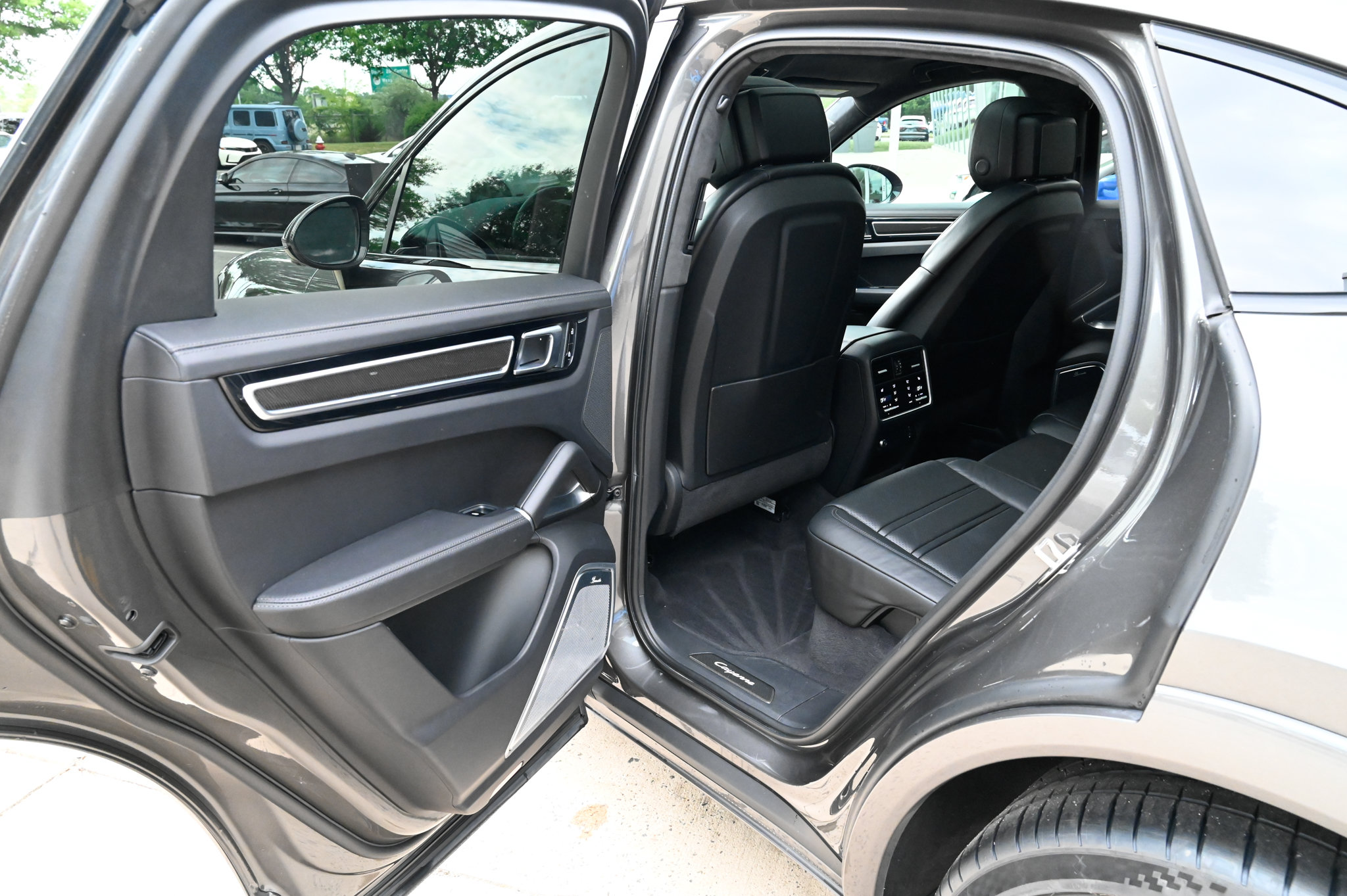 Used 2021 Porsche Cayenne Turbo AWD/4WD image 36