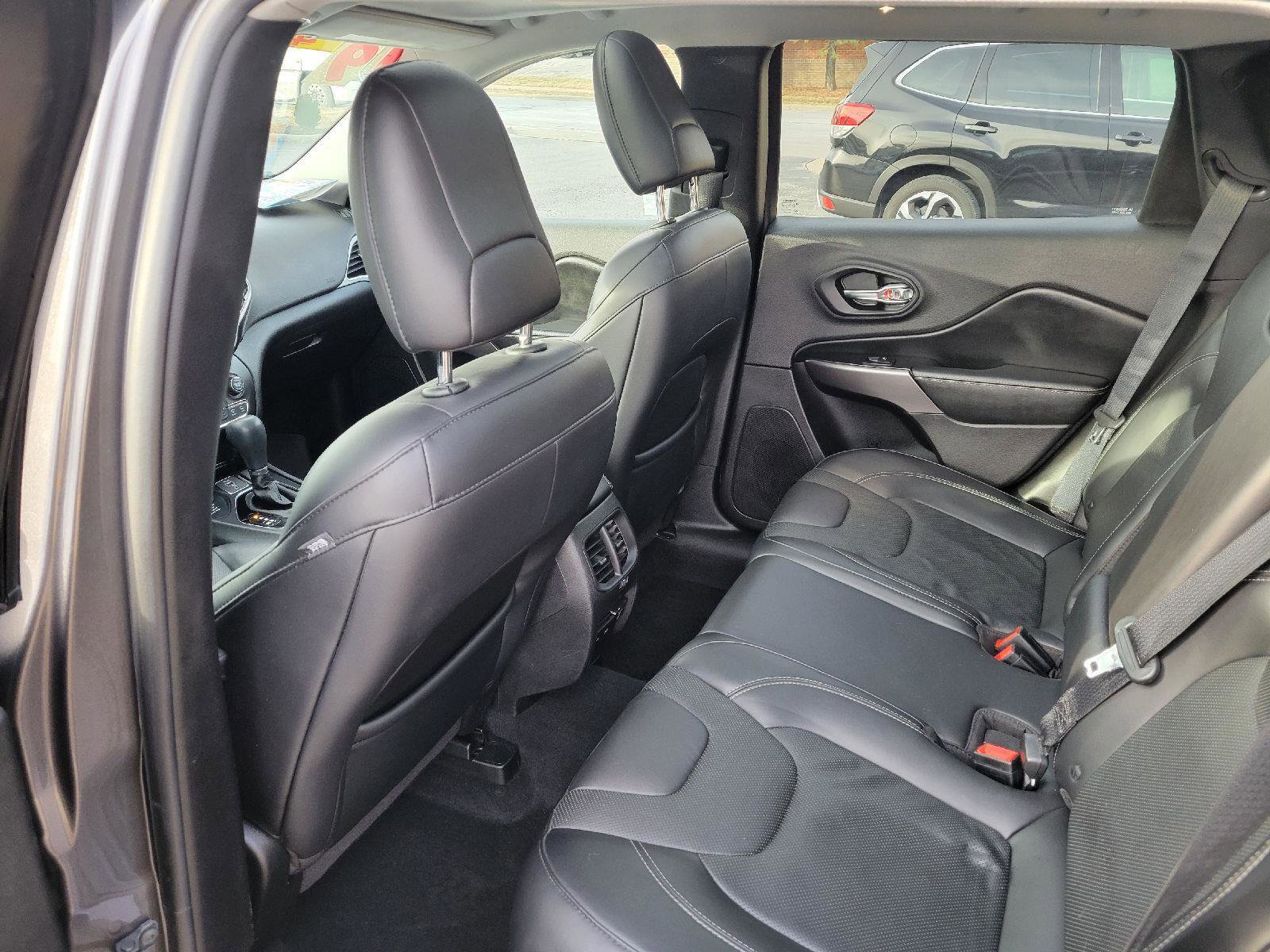 Used 2019 Jeep Cherokee Limited image 6