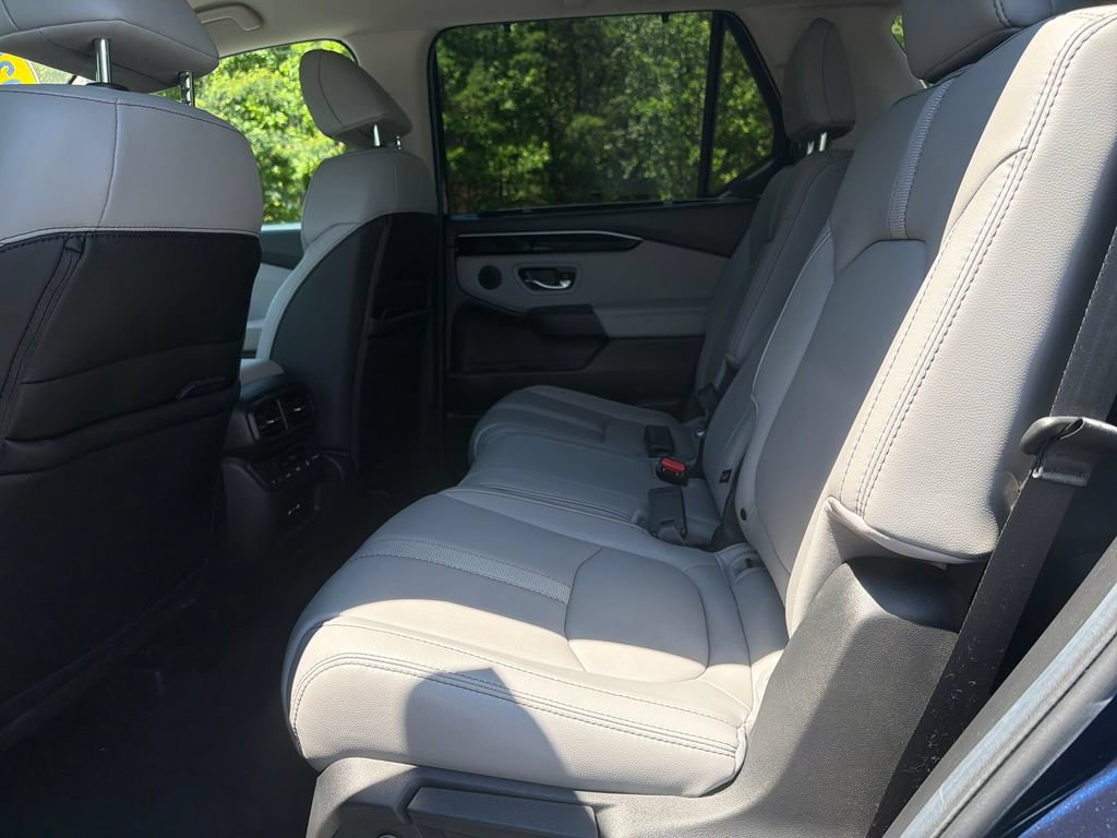 Used 2025 Honda Pilot EX-L image 28