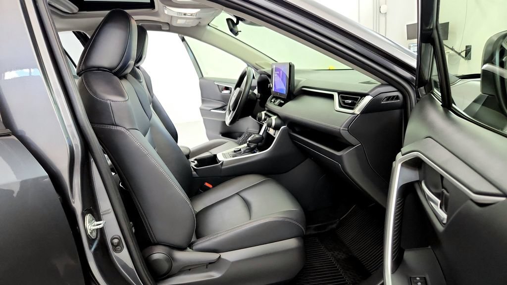 Used 2023 Toyota RAV4 XLE Premium AWD/4WD image 17