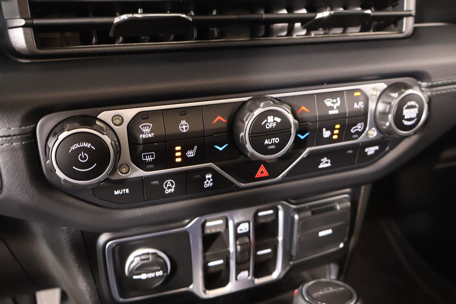 Used 2025 Jeep Gladiator Sport AWD/4WD image 7