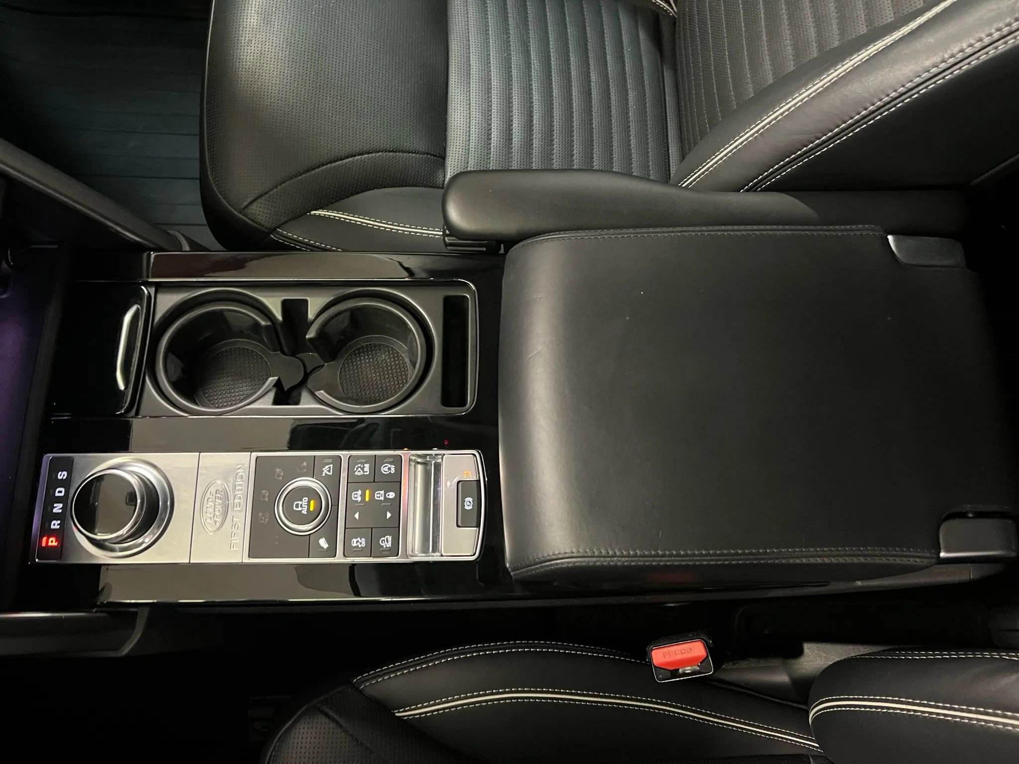 Used 2017 Land Rover Discovery First Edition image 25