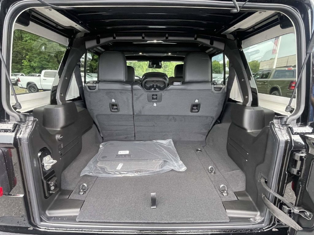 New 2027 Jeep Wrangler Unlimited Rubicon AWD/4WD image 37
