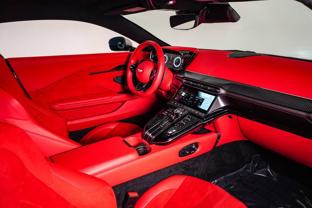 Used 2025 Aston Martin V8 Vantage Roadster RWD image 17