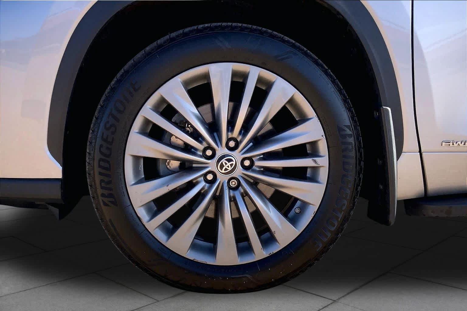 Used 2020 Toyota Highlander Platinum AWD/4WD image 26