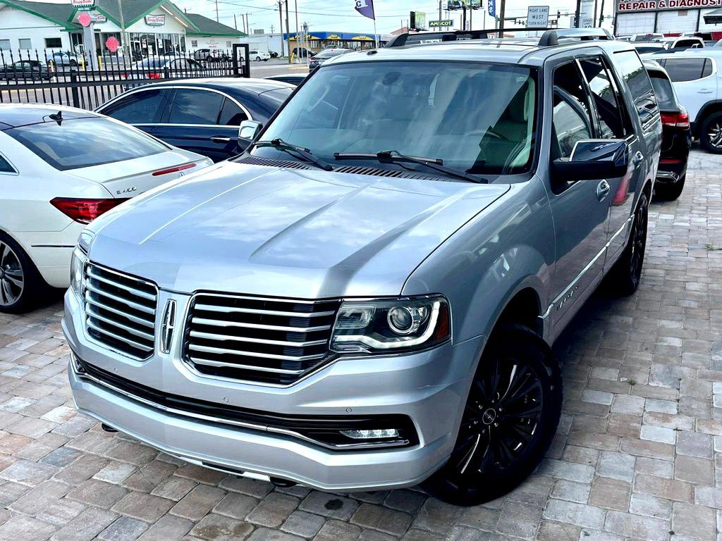 Used 2015 Lincoln Navigator 2WD image 3