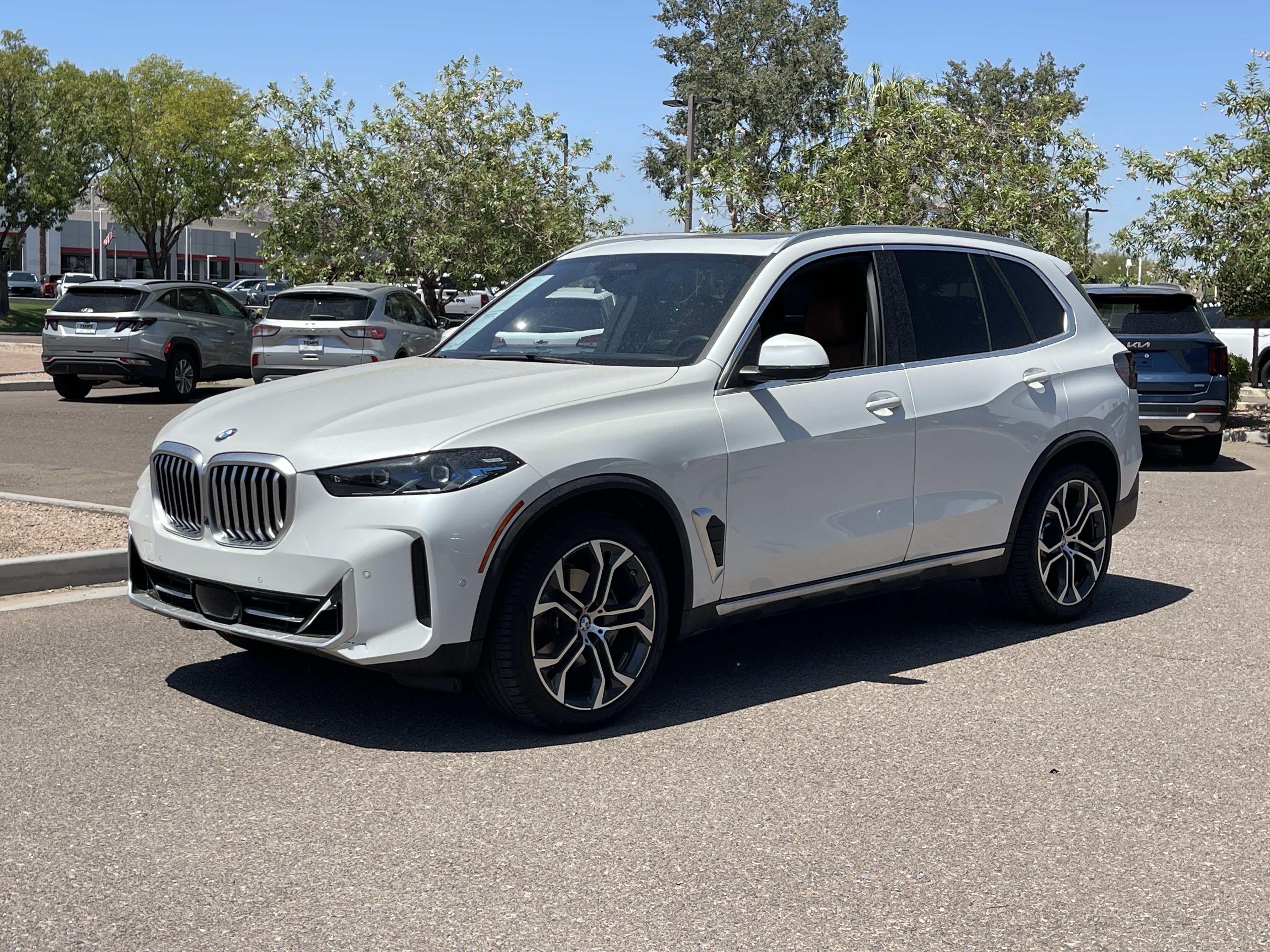 Used 2024 BMW X5 xDrive40i w/ Premium Package AWD/4WD image 2